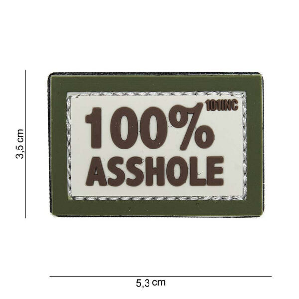 444100 3922 99 01 <p>Het 3D PVC embleem '100% Asshole' in beige/groen is een opvallende toevoeging aan je uitrusting. Dit embleem is voorzien van een sterke klittenband achterkant, waardoor je het eenvoudig kunt bevestigen op kleding, tassen of andere gear. Met zijn unieke ontwerp en hoogwaardige afwerking is dit embleem perfect voor de echte outdoor- en militaire liefhebber die zijn persoonlijkheid wil uitdragen. Maak je look compleet met dit karakteristieke embleem!</p>