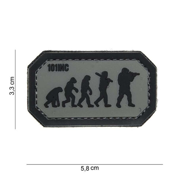 444100 3926 99 01 <p>Het Embleem 3D PVC Airsoft evolution in grijs/zwart #14074 is een must-have voor elke airsoftliefhebber. Dit hoogwaardige embleem is vervaardigd van duurzaam PVC en voorzien van een praktische klittenband aan de achterzijde, waardoor het eenvoudig op kleding of uitrusting kan worden bevestigd. Met zijn strakke ontwerp en gedetailleerde afwerking voegt dit embleem een stoere uitstraling toe aan je gear. Perfect voor het personaliseren van je outfit tijdens wedstrijden of outdoor activiteiten.</p>