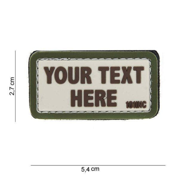 444100 3934 99 01 <p>Het Embleem 3D PVC in beige/groen is een veelzijdig accessoire voor elke outdoor-liefhebber. Dit hoogwaardige PVC-embleem is voorzien van klittenband aan de achterzijde, waardoor het eenvoudig te bevestigen is op kleding, tassen of andere uitrusting. Personaliseer het embleem met uw eigen tekst en geef uw militaire of outdoor gear een unieke uitstraling. Met dit embleem voegt u niet alleen stijl toe, maar ook functionaliteit aan uw uitrusting.</p>