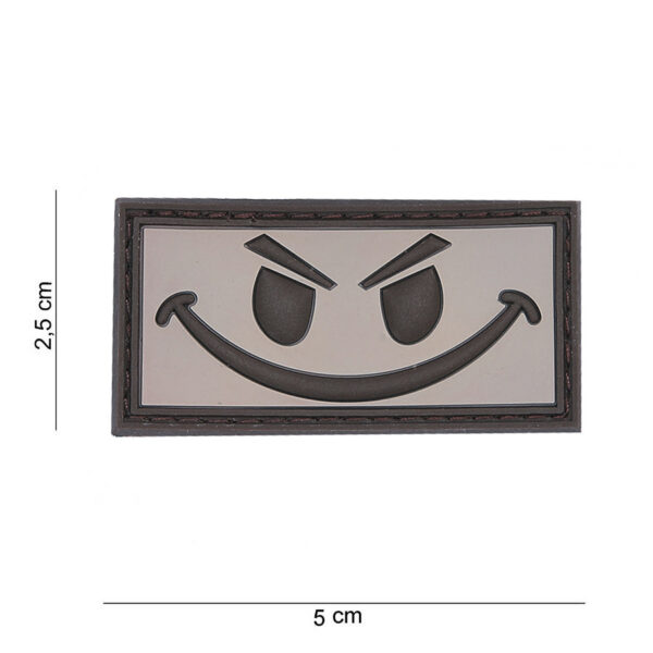 444100 7397 99 01 <p>Voeg een stoere touch toe aan je uitrusting met het 3D PVC Evil smiley embleem in bruin (#11172). Dit unieke embleem is vervaardigd van hoogwaardig PVC en beschikt over een handige klittenband aan de achterzijde, waardoor het eenvoudig aan kleding of uitrusting kan worden bevestigd. Perfect voor militaire en outdoor liefhebbers die willen opvallen met een originele uitstraling.</p>