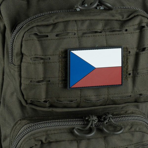 444110 4001 99 02 <p>Het 3D PVC embleem van Tsjechië (#15053) is een hoogwaardige toevoeging aan uw militaire of outdoor uitrusting. Dit embleem is voorzien van een stevige klittenband aan de achterzijde, waardoor het eenvoudig te bevestigen is op uw kleding of uitrusting. Met zijn gedetailleerde ontwerp en duurzame materialen is dit embleem perfect voor zowel gebruik in het veld als voor verzameldoeleinden. Geef uw outfit een unieke uitstraling met dit stijlvolle embleem.</p>
