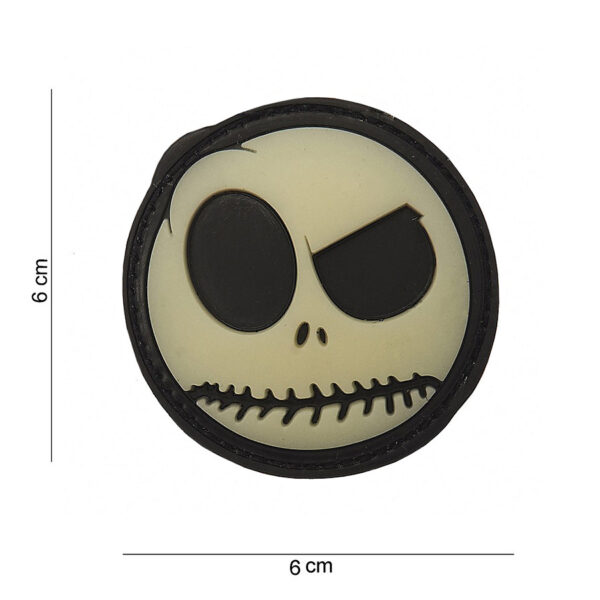 444110 3521 99 01 <p>Voeg een unieke touch toe aan je outfit met het 3D PVC Embleem Big Nightmare Smiley #12008. Dit opvallende embleem is vervaardigd van hoogwaardig PVC en voorzien van een sterke klittenband aan de achterzijde voor eenvoudige bevestiging op je gear of kleding. Of je het nu gebruikt voor militaire doeleinden of gewoon als fashion statement, dit embleem valt zeker op en voegt karakter toe aan je look.</p>