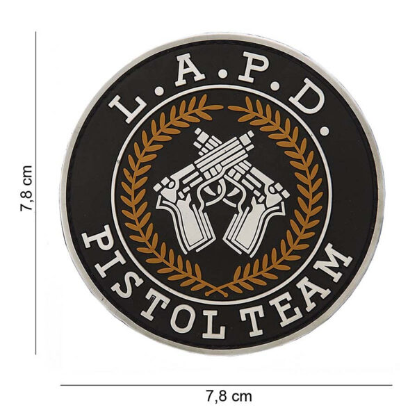 444110 3549 13 01 <p>Ontdek het 3D PVC embleem van het L.A.P.D. pistol team (#12041), perfect voor elke militaire of outdoor liefhebber. Dit hoogwaardige embleem is voorzien van een stevige klittenband aan de achterzijde, waardoor je het eenvoudig aan je uitrusting of kleding kunt bevestigen. Het stijlvolle design in zwart zorgt ervoor dat het embleem niet alleen functioneel is, maar ook een echte blikvanger. Voeg dit unieke embleem toe aan je collectie en laat je passie voor de outdoor wereld zien.</p>
