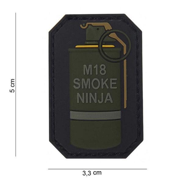 444110 3703 99 444110 3703 99 01 <p>Het 3D PVC Embleem M-18 Smoke Ninja #13004 is een hoogwaardige toevoeging aan uw militaire of outdoor uitrusting. Dit embleem is voorzien van een stevige klittenband aan de achterzijde, waardoor het eenvoudig te bevestigen is op kleding, rugzakken of andere uitrusting. Met zijn gedetailleerde en opvallende ontwerp is dit embleem niet alleen functioneel, maar ook een stijlvolle manier om uw uitrusting te personaliseren.</p>