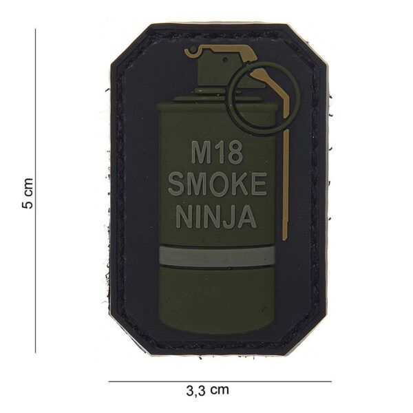 444110 3704 99 01 <p>Het Embleem 3D PVC *1 M-18 smoke ninja #13001 is een hoogwaardige en veelzijdige toevoeging aan uw militaire of outdooruitrusting. Dit robuuste PVC-embleem is voorzien van klittenband aan de achterzijde, waardoor het eenvoudig te bevestigen en te verwijderen is van verschillende kledingstukken en accessoires. Met zijn opvallende ontwerp voegt dit embleem niet alleen stijl toe, maar ook functionaliteit aan uw uitrusting. Perfect voor zowel recreatieve als professionele toepassingen.</p>