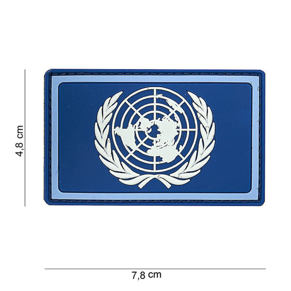444110 4051 99 01 <p>Dit Embleem 3D PVC van de Verenigde Naties in een opvallende blauwe kleur is perfect voor het personaliseren van je uitrusting. Met een stevige klittenband aan de achterzijde bevestig je het embleem eenvoudig aan kleding of accessoires. Dit duurzame PVC-embleem is ontworpen voor lange levensduur en biedt een professionele uitstraling voor iedereen die de waarden van de VN wil uitdragen. Een must-have voor elke militaire of outdoor liefhebber!</p>
