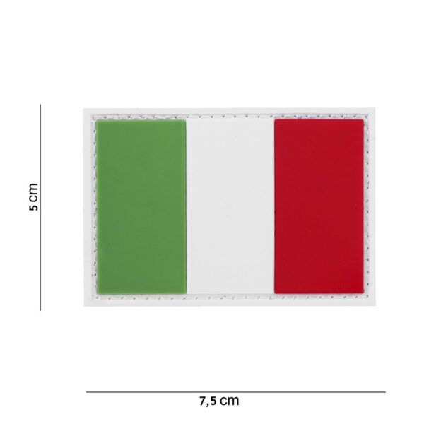444110 4078 99 01 <p>Ontdek het 3D PVC embleem van de Italiaanse vlag (#13054), perfect voor het personaliseren van je uitrusting. Dit hoogwaardige embleem is voorzien van een klittenband aan de achterzijde, waardoor het eenvoudig te bevestigen is op jassen, tassen of andere gear. Met zijn levendige kleuren en gedetailleerde ontwerp is dit embleem niet alleen een stijlvol accessoire, maar ook een echte blikvanger voor elke outdoor- of militaire liefhebber.</p>
