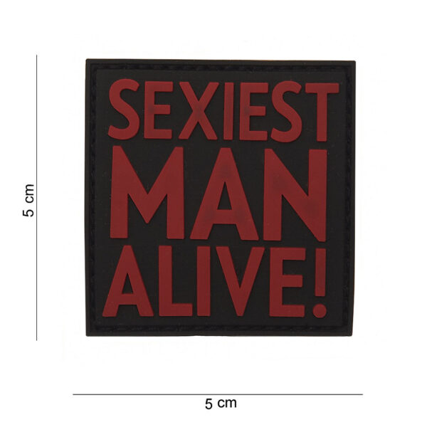 444120 3541 21 01 <p>Voeg een vleugje humor en stijl toe aan je outfit met het Embleem 3D PVC 'Sexiest Man Alive' in het opvallende rood. Dit hoogwaardige PVC-embleem is voorzien van een stevige klittenband aan de achterzijde, waardoor je het eenvoudig kunt bevestigen op kleding, tassen of andere accessoires. Perfect voor de zelfverzekerde man die zijn persoonlijkheid wil uitdragen. Laat zien dat je trots bent op wie je bent met dit unieke embleem!</p>
