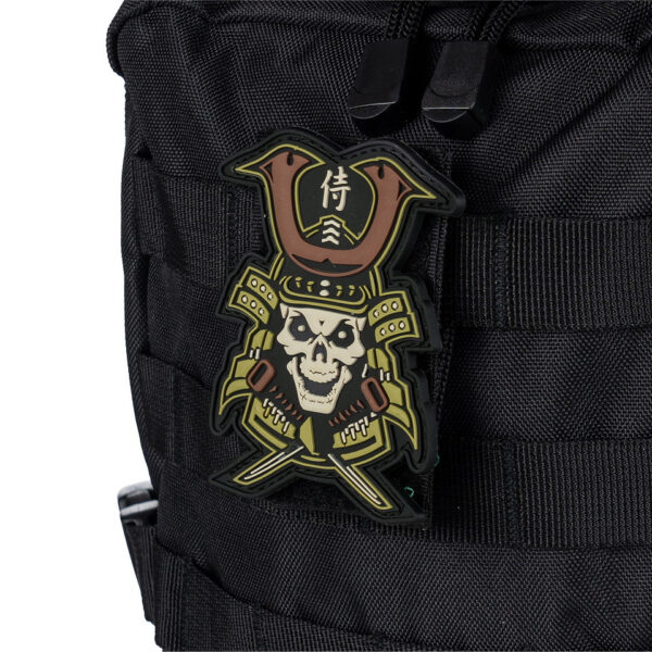 444130 7194 99 02 <p>Voeg een stoere touch toe aan je uitrusting met het Embleem 3D PVC Samurai skull #5092. Dit hoogwaardige embleem is vervaardigd van duurzaam PVC en is voorzien van klittenband aan de achterzijde voor eenvoudige bevestiging. Perfect voor op jassen, rugzakken of andere uitrusting, dit embleem is niet alleen een blikvanger, maar ook een teken van jouw unieke stijl. Een must-have voor elke outdoor- en militaire liefhebber!</p>