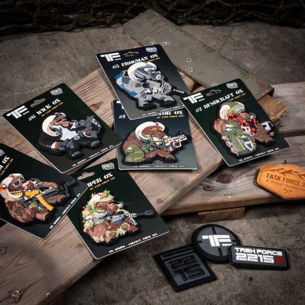 444130 7287 99 02 <p>Ontdek het Embleem 3D PVC Task Force 2215 style 1 #11151, een robuust en stijlvol embleem met klittenband aan de achterzijde. Perfect voor het personaliseren van uw militaire en outdoor uitrusting, dit embleem voegt een unieke touch toe aan uw gear. Gemaakt van duurzaam PVC, biedt het een uitstekende weerstand tegen slijtage en weersinvloeden. Voeg een stukje karakter toe aan uw outfit met dit opvallende embleem.</p>