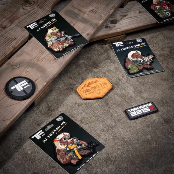 444130 7289 99 03 <p>Ontdek het Embleem 3D PVC Task Force 2215 style 3 #11153, een robuust en stijlvol embleem dat perfect is voor elke militaire of outdoor outfit. Dit hoogwaardige PVC-embleem is voorzien van klittenband aan de achterzijde, waardoor het eenvoudig te bevestigen en verwijderen is. Voeg een unieke touch toe aan je uitrusting met dit opvallende embleem dat niet alleen functioneel is, maar ook een statement maakt.</p>