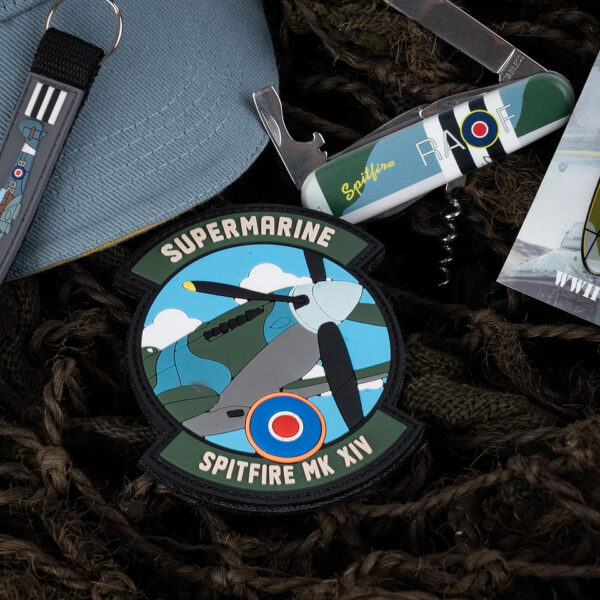 444130 7433 99 02 <p>Ontdek het Embleem 3D PVC Spitfire #19074, een stijlvol en duurzaam accessoire voor elke militaire of outdoor liefhebber. Dit hoogwaardige embleem is vervaardigd uit stevig PVC en voorzien van een praktische klittenbandsluiting aan de achterzijde, waardoor je het eenvoudig kunt bevestigen op kleding of uitrusting. Voeg een vleugje karakter toe aan je gear met dit unieke embleem dat perfect past bij jouw avonturen in de buitenlucht.</p>