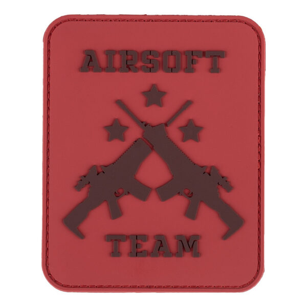 444130 7463 99 01 <p>Dit hoogwaardige 3D PVC embleem is perfect voor airsoft teams en biedt een opvallende rode kleur die direct in het oog springt. Met een handige klittenband aan de achterzijde is het eenvoudig te bevestigen op kleding of uitrusting. Dit embleem is een must-have voor elke fanatieke airsoftspeler die zijn teamtrots wil tonen. Voeg dit unieke accessoire toe aan je gear en maak een statement op het veld.</p>