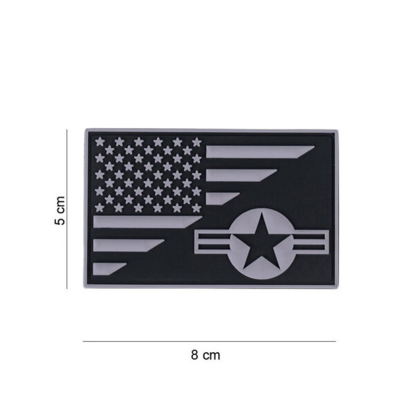 444130 7466 99 01 <p>Dit 3D PVC embleem met de iconische Stars and Stripes van de USAF is een must-have voor elke militaire en outdoor liefhebber. Het embleem is voorzien van een praktische klittenband achterzijde, waardoor je het eenvoudig kunt bevestigen op kleding, tassen of gear. Geef je uitrusting een authentieke uitstraling met dit stijlvolle en duurzame embleem, perfect voor zowel dagelijks gebruik als speciale evenementen.</p>