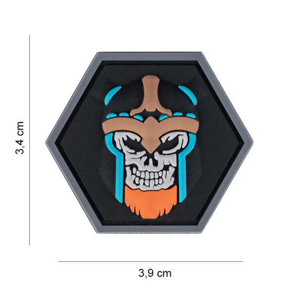 444130 7587 99 01 <p>Ontdek het unieke 3D PVC Embleem Hexagon skull viking #8059, perfect voor elke outdoor- of militaire uitrusting. Dit embleem is voorzien van een stevige klittenband aan de achterzijde, waardoor het eenvoudig op kleding of uitrusting te bevestigen is. Met zijn opvallende ontwerp voegt het een stoere uitstraling toe aan je gear. Maak je look compleet met dit veelzijdige embleem dat zowel functioneel als stijlvol is.</p>