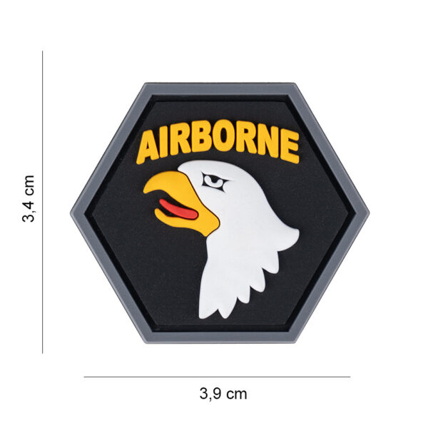 444130 7589 99 01 <p>Het 3D PVC Embleem Hexagon 101st Airborne #8061 is een stoer en duurzaam embleem dat perfect is voor elke militaire of outdoor outfit. Met een handige klittenbandsluiting aan de achterzijde, is het eenvoudig te bevestigen op jassen, rugzakken of andere uitrusting. Dit embleem is een must-have voor liefhebbers van de 101st Airborne Division en voegt een unieke touch toe aan je gear. Maak je collectie compleet met dit veelzijdige en herkenbare embleem.</p>