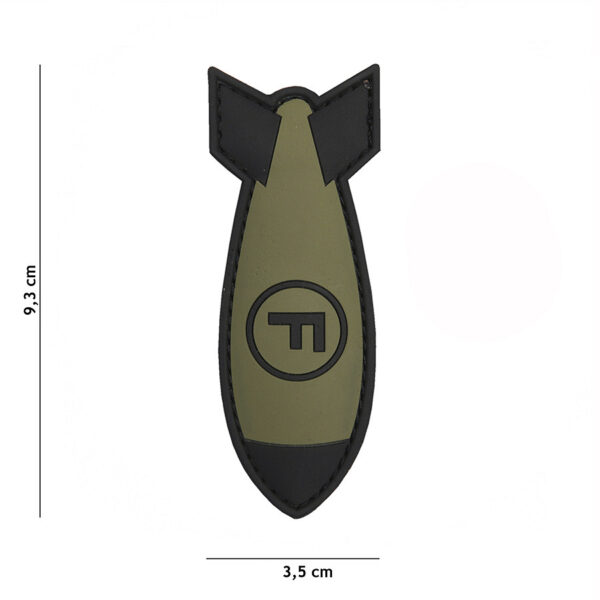 444130 5413 99 01 <p>Het Embleem 3D PVC F. Bom in de kleur groen (#11116) is een stijlvol en veelzijdig accessoire voor elke outdoor- en militaire uitrusting. Dit hoogwaardige PVC-embleem is voorzien van een klittenband aan de achterzijde, waardoor het eenvoudig te bevestigen is op kleding, tassen of andere gear. Perfect voor het personaliseren van je uitrusting of het tonen van je stijl. Maak je outfit compleet met dit unieke embleem!</p>
