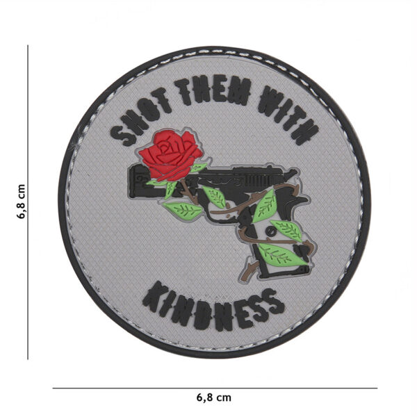 444130 5422 99 01 <p>Voeg een unieke touch toe aan je outfit met het Embleem 3D PVC 'Shot them with kindness' in grijs (#11120). Dit opvallende embleem is vervaardigd uit duurzaam PVC en is eenvoudig te bevestigen dankzij het klittenband aan de achterzijde. Perfect voor militaire en outdoor fans die hun gear willen personaliseren. Dit embleem is niet alleen een stijlvolle accessoire, maar ook een krachtige boodschap. Geef je uitrusting een persoonlijk tintje met dit opvallende ontwerp.</p>