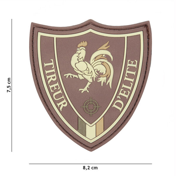 444130 5430 99 01 <p>Het Embleem 3D PVC Tireur D'elite in bruin is een robuust en stijlvol accessoire voor elke militaire of outdoor-uitrusting. Gemaakt van duurzaam PVC, dit embleem is voorzien van klittenband aan de achterzijde, waardoor het eenvoudig te bevestigen is op kleding of tactische uitrusting. Het opvallende ontwerp maakt het een perfecte toevoeging voor de fanatiekeling of verzamelaar. Geef je uitrusting een unieke uitstraling met dit hoogwaardige embleem.</p>