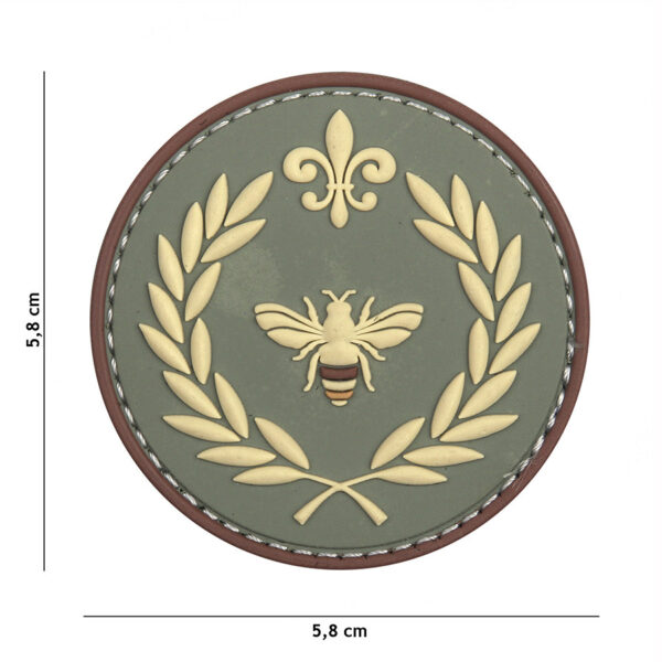 444130 5433 99 01 <p>Voeg een vleugje karakter toe aan je uitrusting met het 3D PVC Embleem Napoleon in groen. Dit hoogwaardige embleem is voorzien van een stevige klittenband aan de achterzijde, waardoor je het eenvoudig kunt bevestigen op jassen, rugzakken of andere uitrusting. Ideaal voor militaire en outdoor liefhebbers die hun stijl willen personaliseren. Met dit embleem maak je een krachtige statement en laat je zien wie je bent.</p>