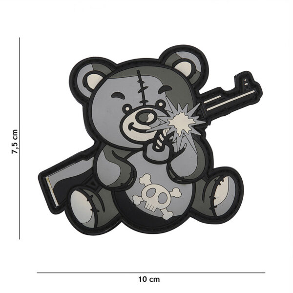 444130 5454 99 01 <p>Voeg een unieke flair toe aan je uitrusting met het Embleem 3D PVC Terreur Teddy in grijs (#9015). Dit hoogwaardige PVC-embleem is voorzien van een handige klittenband aan de achterzijde, waardoor je het eenvoudig kunt bevestigen op kleding, tassen of andere uitrusting. Perfect voor militaire en outdoor liefhebbers die hun stijl willen personaliseren. Dit embleem is niet alleen een opvallende accessoire, maar ook een praktische toevoeging aan je gear.</p>