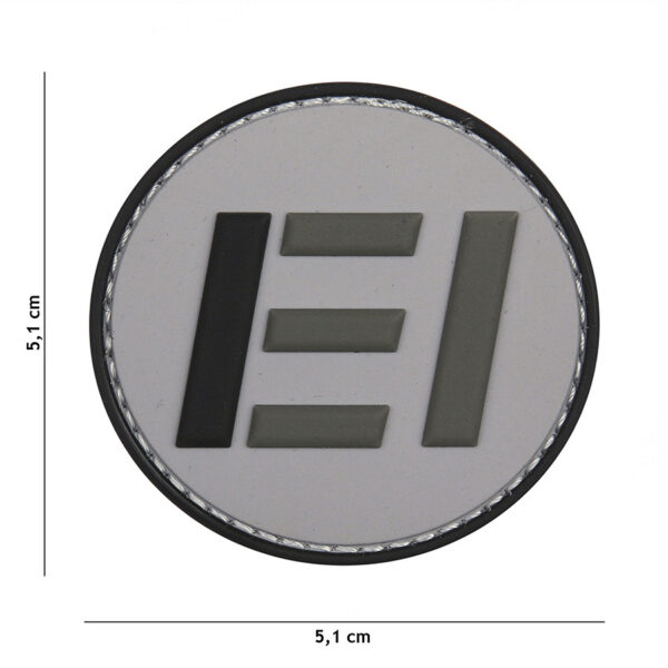 444130 5461 99 01 <p>Dit hoogwaardige 3D PVC embleem van de Esercito EI in grijs is ideaal voor militaire en outdoor liefhebbers. Met een handige klittenband aan de achterzijde is het eenvoudig aan te brengen op kleding of uitrusting. Dit embleem voegt niet alleen een stoere uitstraling toe, maar is ook duurzaam en weerbestendig. Perfect voor het personaliseren van je gear en het tonen van je trots voor het Italiaanse leger.</p>