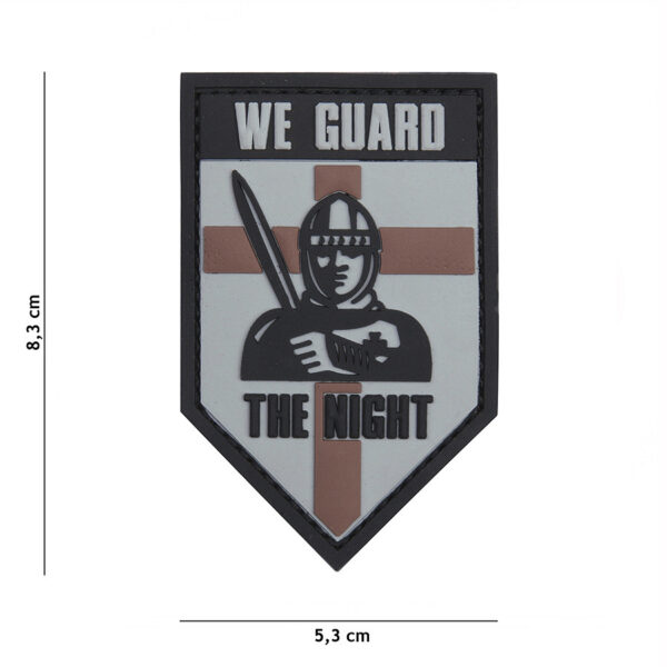444130 5507 99 01 <p>Het 3D PVC embleem 'We guard the night' in grijze kleur is een stijlvolle toevoeging aan je militaire of outdoor uitrusting. Dit embleem is voorzien van klittenband aan de achterzijde, waardoor het eenvoudig te bevestigen is op kleding of uitrusting. Met zijn unieke ontwerp en duurzame materialen is het niet alleen functioneel, maar ook een echte eye-catcher voor elke gelegenheid.</p>