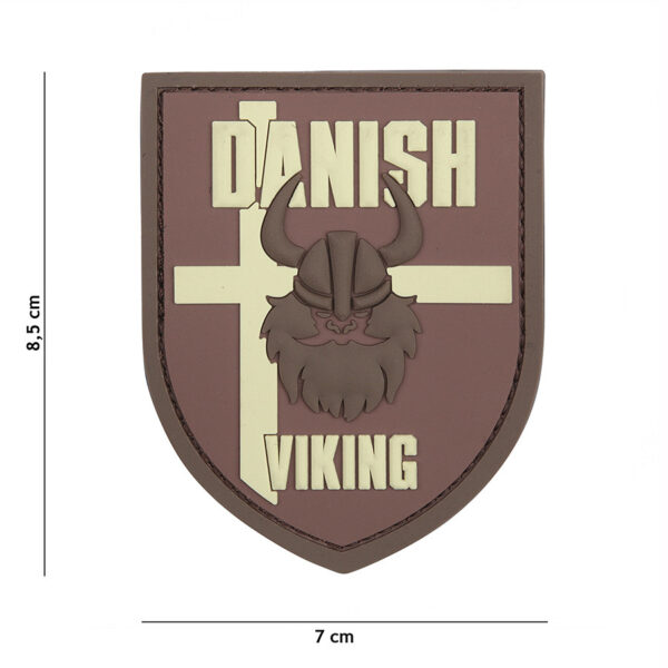 444130 5508 99 01 <p>Ontdek het Embleem 3D PVC Danish Viking in een stijlvolle bruine uitvoering. Dit hoogwaardige embleem is vervaardigd uit duurzaam PVC en voorzien van een praktische klittenbandsluiting aan de achterzijde, waardoor het eenvoudig te bevestigen is op uw kleding of uitrusting. Perfect voor militairen, outdoor liefhebbers en Viking fans die hun stijl willen personaliseren. Voeg dit unieke embleem toe aan uw collectie en laat uw passie voor de Viking cultuur spreken!</p>