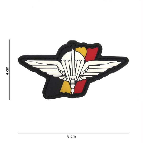 444130 5512 99 01 <p>Ontdek het 3D PVC Embleem Para Wing #13083, een stijlvol en praktisch accessoire voor elke militaire en outdoor liefhebber. Dit hoogwaardige embleem is vervaardigd van duurzaam PVC en is voorzien van klittenband aan de achterzijde, waardoor het eenvoudig op kleding, tassen of andere uitrusting te bevestigen is. Geef je outfit een unieke uitstraling met dit onderscheidende embleem, dat perfect is voor zowel gebruik in het veld als voor casual draagmomenten.</p>