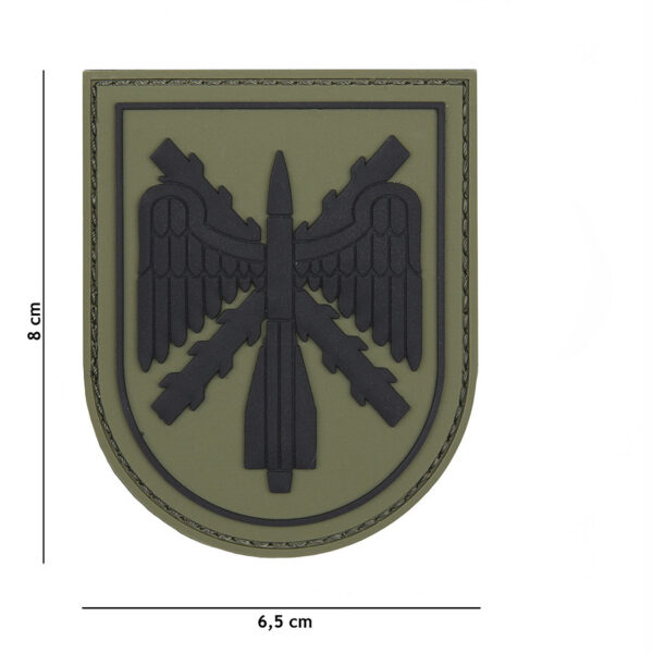 444130 5513 99 01 <p>Het 3D PVC Embleem Spaans schild in groen (#13084) is een veelzijdig en duurzaam embleem, perfect voor militaire en outdoor uitrusting. Met een praktische klittenbandsluiting aan de achterzijde is het eenvoudig aan te brengen op jassen, rugzakken of andere uitrusting. Dit embleem geeft een unieke uitstraling en kan eenvoudig worden gepersonaliseerd. Versterk je uitrusting met dit stijlvolle en herkenbare embleem.</p>