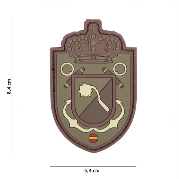 444130 5522 99 01 <p>Het 3D PVC Embleem met het Spaanse kroon schild in bruin/groen #13093 is een stijlvolle toevoeging voor elke militaire of outdoor uitrusting. Dit hoogwaardige embleem is voorzien van een klittenband aan de achterzijde, waardoor het eenvoudig te bevestigen is op kleding of uitrusting. Met zijn gedetailleerde ontwerp en duurzame materialen is dit embleem niet alleen functioneel, maar ook een statement van stijl en trots. Perfect voor liefhebbers van militaire en outdoor activiteiten.</p>