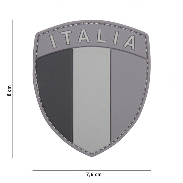 444130 5538 99 01 <p>Het Embleem 3D PVC Italia grijs #13113 is een stijlvolle en veelzijdige toevoeging aan uw uitrusting. Dit hoogwaardige PVC-embleem is voorzien van klittenband aan de achterzijde, waardoor het eenvoudig te bevestigen is op jassen, rugzakken of andere uitrusting. Met zijn unieke ontwerp en duurzame materialen biedt dit embleem niet alleen een visuele uitstraling, maar ook functionaliteit. Ideaal voor militairen, outdoor liefhebbers en iedereen die zijn gear een persoonlijke touch wil geven.</p>