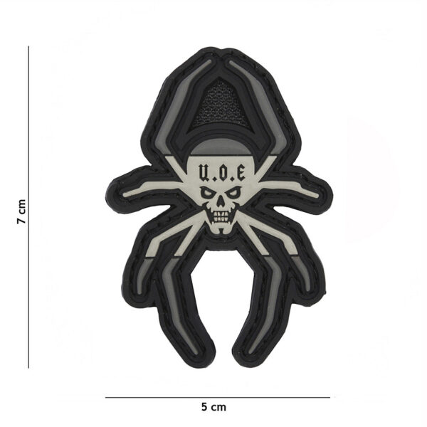 444130 5591 99 01 <p>Het Embleem 3D PVC Spaanse spin grijs #2082 is een stijlvolle toevoeging aan uw militaire of outdoor uitrusting. Dit hoogwaardige embleem is vervaardigd van duurzaam PVC en is voorzien van een klittenband aan de achterzijde, waardoor het eenvoudig te bevestigen is op verschillende kledingstukken en accessoires. Met zijn unieke ontwerp en grijze kleur voegt het een herkenbaar en onderscheidend element toe aan uw gear. Perfect voor het personaliseren van uw uitrusting of als verzamelobject voor liefhebbers van militaire emblemen.</p>