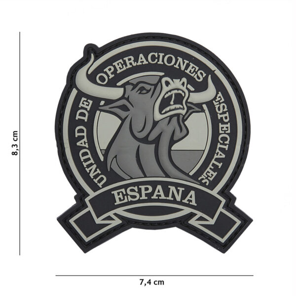 444130 5592 99 01 <p>Het 3D PVC Embleem Espana in grijs (#1108) is een stijlvol en veelzijdig embleem dat perfect is voor militaire en outdoor uitrusting. Dit hoogwaardige embleem is voorzien van klittenband aan de achterzijde, waardoor het eenvoudig aan verschillende kledingstukken of uitrusting kan worden bevestigd. Voeg een unieke touch toe aan je outfit of gear met dit duurzame en opvallende embleem.</p>