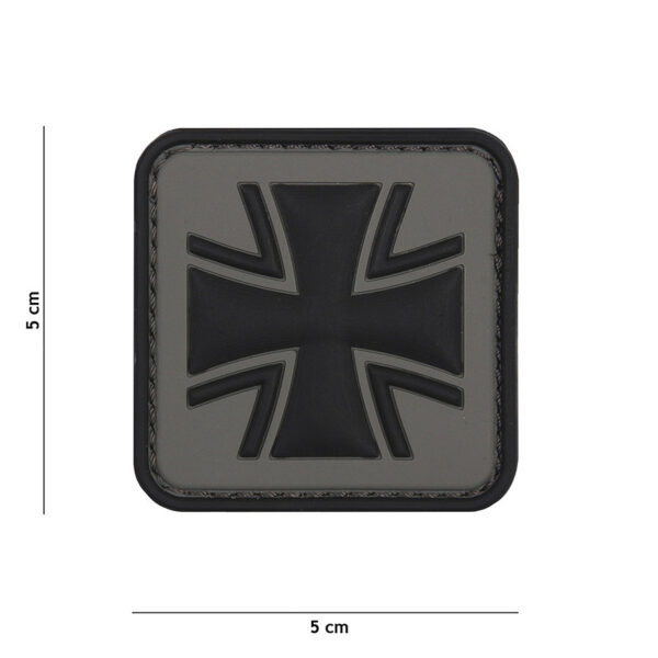 444130 5595 99 01 <p>Ontdek het Embleem 3D PVC Duits kruis in grijze uitvoering (#2072), ideaal voor het personaliseren van je militaire of outdoor uitrusting. Dit hoogwaardige embleem is vervaardigd van duurzaam PVC en beschikt over een klittenband aan de achterzijde, waardoor het eenvoudig te bevestigen is op kleding, tassen of andere uitrusting. Geef je gear een unieke uitstraling met dit stijlvolle en functionele embleem.</p>