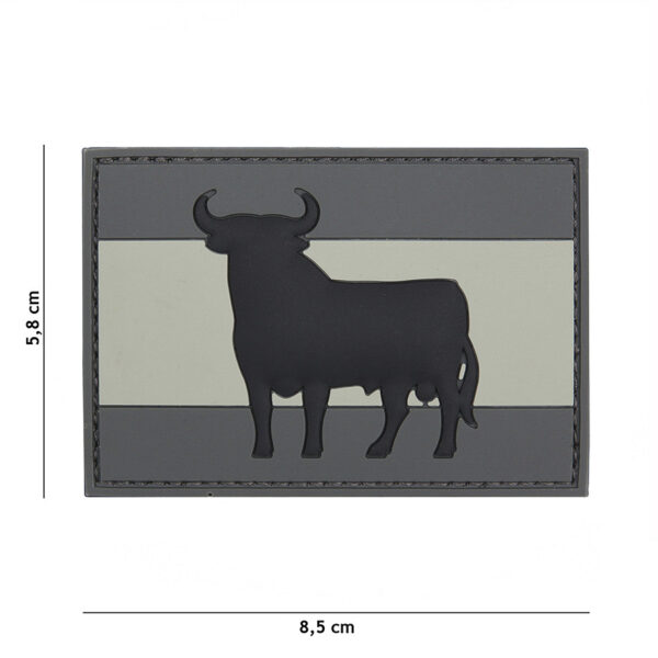 444130 5597 99 01 <p>Voeg een stoere uitstraling toe aan je uitrusting met het 3D PVC embleem van een Spaanse stier in grijs (#2073). Dit embleem is voorzien van een praktische klittenband aan de achterzijde, waardoor je het eenvoudig kunt bevestigen op jassen, rugzakken of andere gear. Perfect voor zowel militaire als outdoor liefhebbers die willen opvallen met een uniek en duurzaam ontwerp. Een must-have accessoire voor elke avontuurlijke geest!</p>