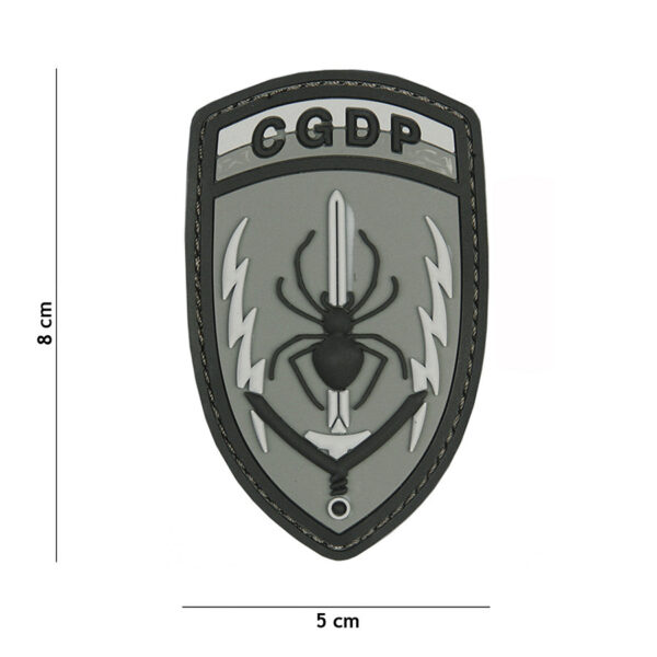444130 7021 99 01 <p>Het Embleem 3D PVC CQDP grijs #2057 is een hoogwaardig, duurzaam embleem dat perfect is voor het personaliseren van uw uitrusting. Met een praktische klittenbandsluiting aan de achterzijde kunt u het eenvoudig bevestigen op kleding of tas. Dit embleem is ideaal voor zowel militaire als outdoor toepassingen en voegt een stijlvolle, functionele touch toe aan uw gear. Maak uw uitrusting compleet met dit unieke en robuuste embleem.</p>