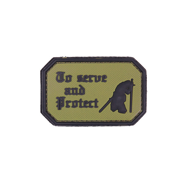 444130 7024 99 01 <p>Ontdek het Embleem 3D PVC 'To Serve and Protect' in de kleur groen (#1089). Dit hoogwaardige embleem is vervaardigd uit duurzaam PVC en is voorzien van klittenband aan de achterzijde, waardoor het eenvoudig op verschillende kledingstukken of uitrusting kan worden bevestigd. Dit embleem is ideaal voor zowel militaire als outdoor activiteiten en voegt een professionele uitstraling toe aan uw uitrusting. Een must-have voor elke liefhebber van militaire stijl en functionaliteit.</p>