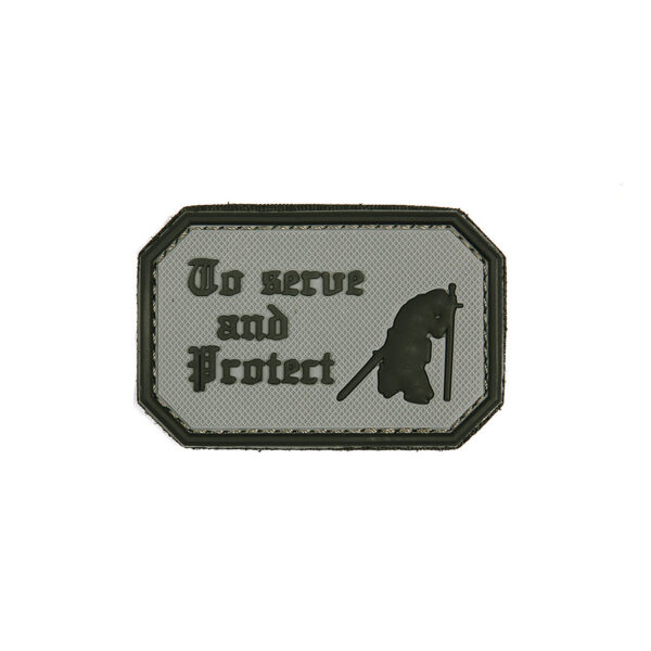 444130 7025 99 01 <p>Het 3D PVC embleem 'To serve and protect' in grijs is een robuust en stijlvol accessoire voor elke militair of outdoor liefhebber. Dit embleem beschikt over een praktische klittenband achterkant, waardoor het eenvoudig bevestigd kan worden aan kleding of uitrusting. Perfect voor het personaliseren van je gear of als herkenningsteken. Met zijn duurzame materiaal en opvallende ontwerp is dit embleem zowel functioneel als decoratief.</p>