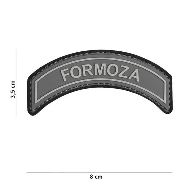 444130 7027 99 01 <p>Ontdek het Embleem 3D PVC Formoza in een stijlvolle grijze kleur, perfect voor het personaliseren van uw militaire of outdoor uitrusting. Dit hoogwaardige embleem is vervaardigd van duurzaam PVC en beschikt over een handige klittenband aan de achterzijde, waardoor het eenvoudig te bevestigen is op kleding, rugzakken of andere accessoires. Voeg een unieke touch toe aan uw outfit met dit opvallende embleem, dat niet alleen functioneel is maar ook bijdraagt aan uw persoonlijke stijl.</p>
