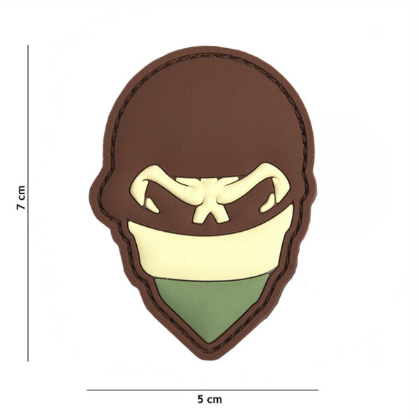444130 7028 99 01 <p>Voeg een stoere touch toe aan je outfit met het 3D PVC Embleem Polish Skull Balaclava #2103. Dit hoogwaardige embleem is voorzien van klittenband aan de achterzijde, waardoor het eenvoudig op verschillende materialen te bevestigen is. Perfect voor zowel militaire als outdoor activiteiten, biedt dit embleem niet alleen een unieke uitstraling, maar ook een praktische manier om je gear te personaliseren. Maak je look compleet met dit opvallende en duurzame embleem.</p>