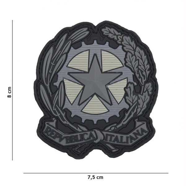 444130 7036 99 01 <p>Voeg een vleugje militaria toe aan uw uitrusting met het 3D PVC Embleem Italiaanse ster in grijs (#1109). Dit hoogwaardige embleem is vervaardigd uit duurzaam PVC en voorzien van een praktische klittenband achterzijde, waardoor het eenvoudig te bevestigen is op kleding, tassen of andere gear. Perfect voor de echte liefhebber van militaire en outdoor stijl, biedt dit embleem zowel functionaliteit als een unieke uitstraling.</p>