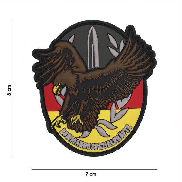 444130 7051 99 01 <p>Het 3D PVC Embleem Kommando Spezial Kräfte #1104 is een hoogwaardige badge met een stevige klittenband achterkant, ideaal voor het personaliseren van uw militaire of outdoor uitrusting. Dit embleem voegt niet alleen een tactische uitstraling toe, maar is ook praktisch in gebruik. Perfect voor op vesten, rugzakken of kleding, en een must-have voor elke fan van de Kommando Spezial Kräfte. Met dit embleem laat u zien dat u deel uitmaakt van een elitegroep.</p>