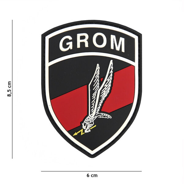 444130 7060 99 01 <p>Voeg een stoere touch toe aan je outfit met het Embleem 3D PVC GROM in zwart/rood (#2056). Dit duurzame embleem is vervaardigd van hoogwaardig PVC en is eenvoudig te bevestigen met de klittenband aan de achterzijde. Perfect voor op je tas, kleding of uitrusting, dit embleem is niet alleen een stijlstatement, maar ook een praktische aanvulling voor elke militaire of outdoor liefhebber.</p>