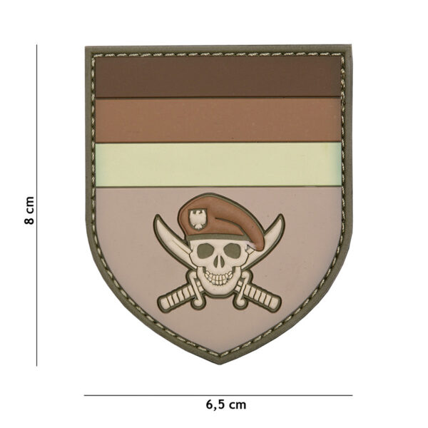 444130 7076 99 01 <p>Voeg een stoer accent toe aan je uitrusting met het 3D PVC Embleem van de Duitse Commando skull in bruin (#2096). Dit hoogwaardige embleem is voorzien van klittenband aan de achterzijde, waardoor je het eenvoudig kunt bevestigen op kleding, tassen of andere uitrusting. Een must-have voor elke militaire en outdoor liefhebber die zijn persoonlijke stijl wil benadrukken.</p>