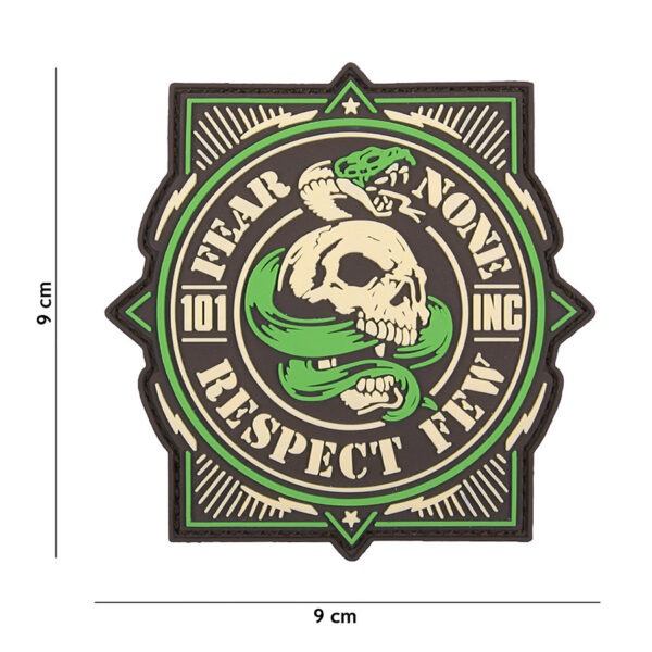 444130 7086 99 01 <p>Ontdek het 3D PVC embleem 'Fear None' van 101 INC, perfect voor jouw militaire en outdoor uitrusting. Dit robuuste embleem is voorzien van klittenband aan de achterzijde, waardoor het eenvoudig te bevestigen is op kleding, tas of uitrusting. Met een stoere bruine kleur voegt het een unieke touch toe aan jouw gear. Een must-have voor elke avonturier die zijn stijl en toewijding aan de outdoors wil benadrukken.</p>