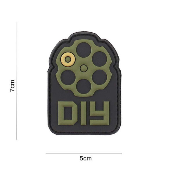 444130 7087 99 01 <p>Het Embleem 3D PVC Do It Yourself in groen (#3098) is een veelzijdig en stijlvol accessoire voor elke outdoor- of militaire uitrusting. Dit duurzame embleem is vervaardigd van hoogwaardig PVC en heeft een praktische klittenband achterzijde, waardoor het eenvoudig te bevestigen is op jackets, tassen of andere uitrusting. Geef jouw gear een persoonlijke touch met dit unieke embleem dat perfect is voor zowel recreatieve als professionele doeleinden.</p>