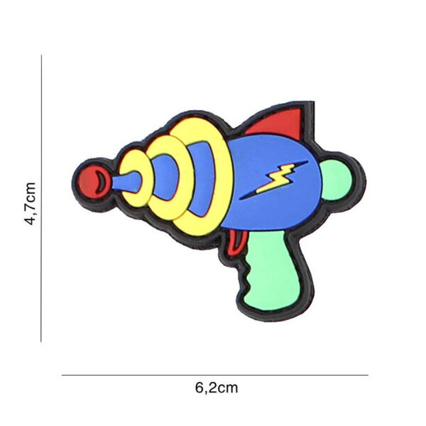 444130 7100 99 01 <p>Het Embleem 3D PVC Spacegun #3112 is een uniek en opvallend accessoire voor elke militaire of outdoor enthousiasteling. Dit hoogwaardige PVC-embleem is voorzien van een sterke klittenband aan de achterzijde, waardoor het eenvoudig op kleding of uitrusting te bevestigen is. Met zijn gedetailleerde ontwerp en duurzame materialen is dit embleem niet alleen functioneel, maar ook een opvallende toevoeging aan je collectie. Perfect voor het personaliseren van je gear of het tonen van je stijl.</p>