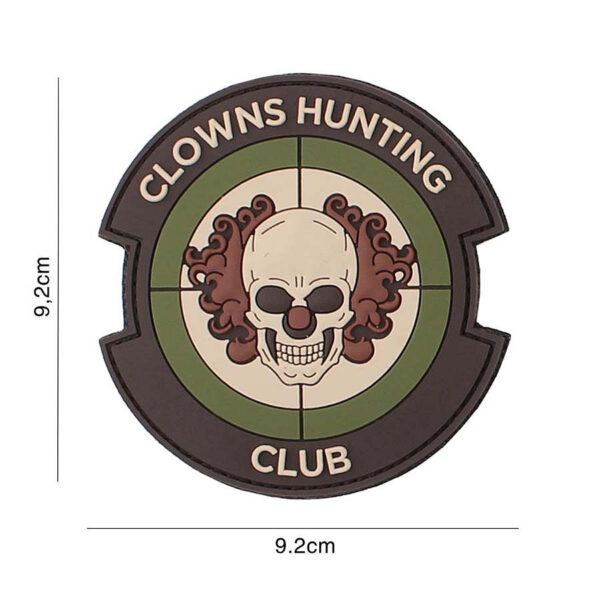 444130 7104 99 01 <p>Het Embleem 3D PVC Clowns Hunting Club #3116 is een uniek en opvallend accessoire voor elke outdoor- en militaire uitrusting. Dit duurzame embleem is gemaakt van hoogwaardig PVC en is voorzien van klittenband aan de achterzijde, waardoor het eenvoudig te bevestigen is op kleding, tassen of andere uitrusting. Met zijn levendige ontwerpen en robuuste afwerking is dit embleem perfect voor jagers, verzamelaars en liefhebbers van buitenactiviteiten.</p>