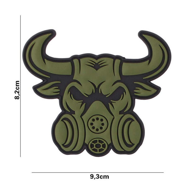444130 7117 99 01 <p>Het Embleem 3D PVC Gasmask bull in groen #3129 is een robuust en stijlvol accessoire voor elke militaire en outdoor fan. Dit embleem is vervaardigd uit sterk PVC en beschikt over een handige klittenband aan de achterzijde, waardoor het eenvoudig op kleding of uitrusting kan worden bevestigd. Voeg een uniek detail toe aan je gear met dit opvallende embleem, dat niet alleen functioneel maar ook een echte blikvanger is.</p>
